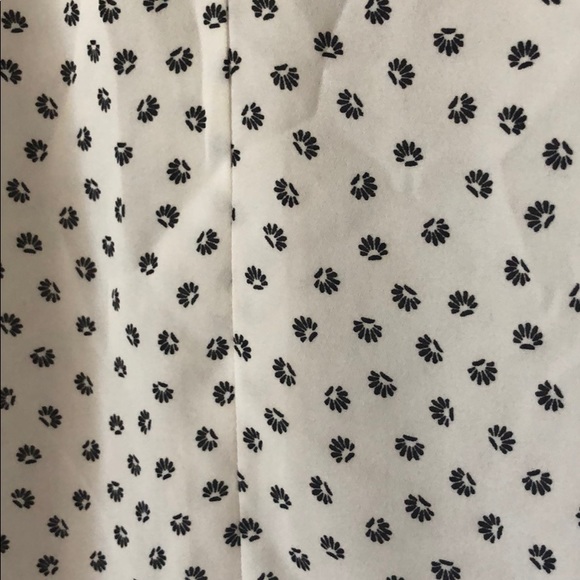 Patterned sleeveless blouse - Picture 2 of 4